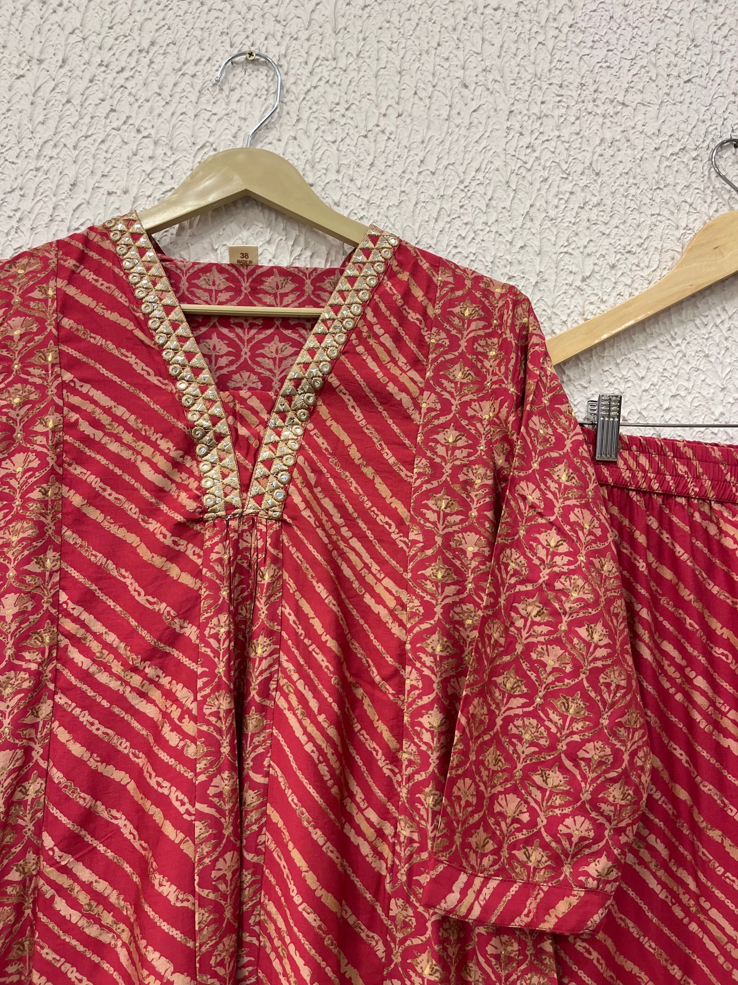 Pink muslin kurta set with embroidery