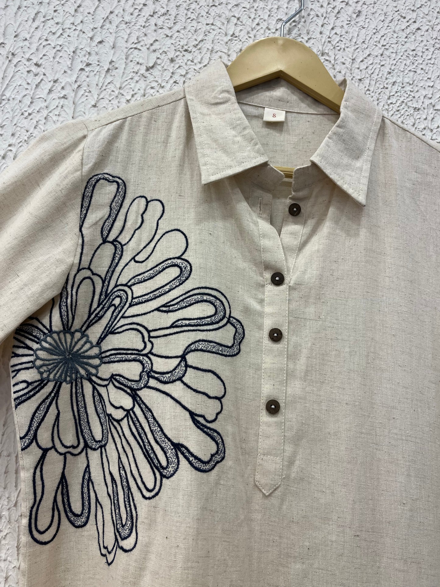Off white Flex Cotton Kurta with embroidery