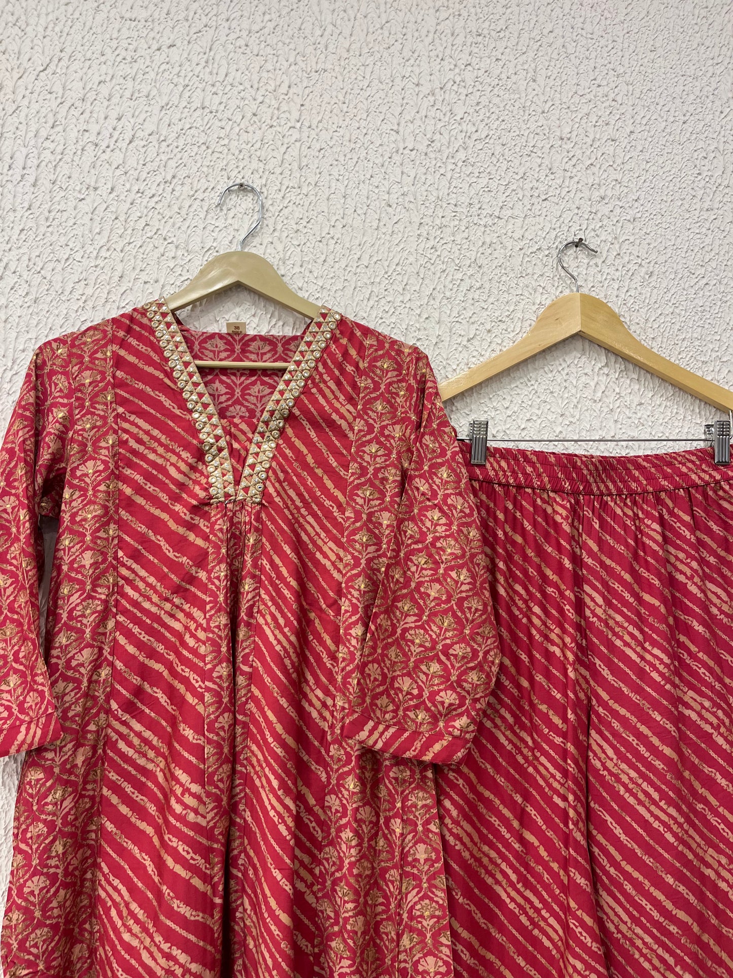 Pink muslin kurta set with embroidery