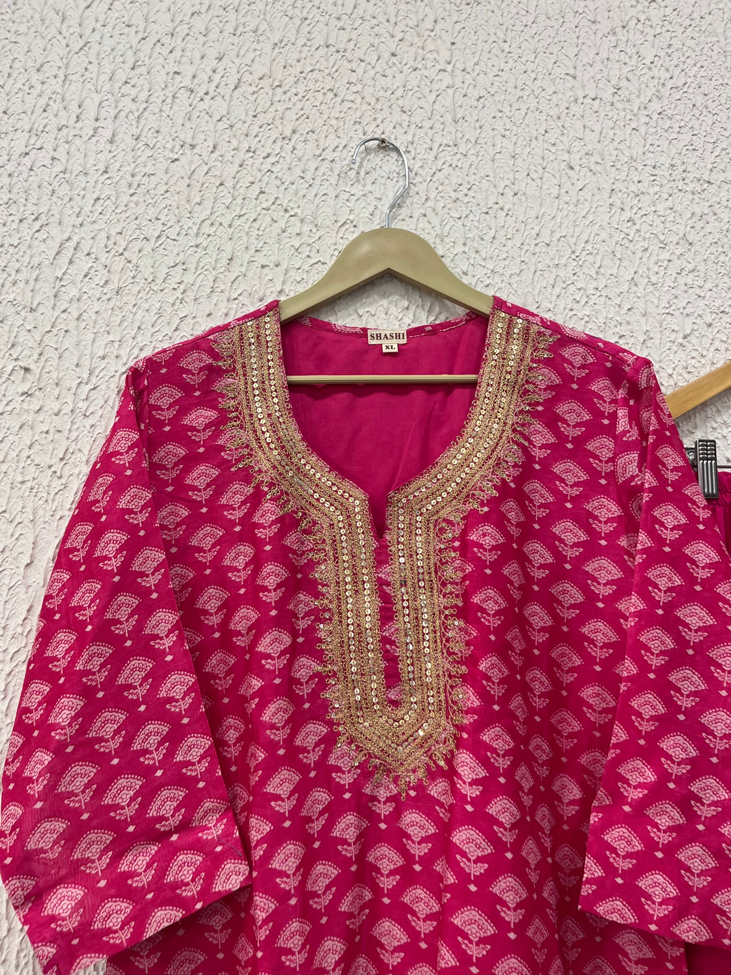Pink Chanderi Silk kurta set with embroidery