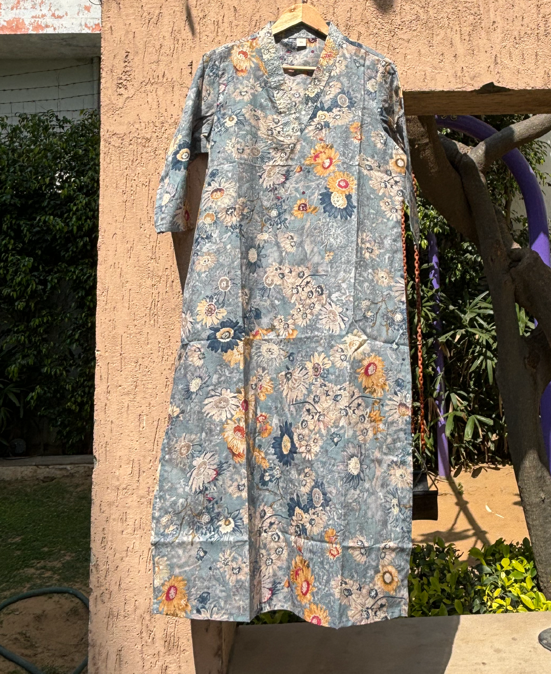 Blue V-neck Floral Printed Muslin Straight Kurta
