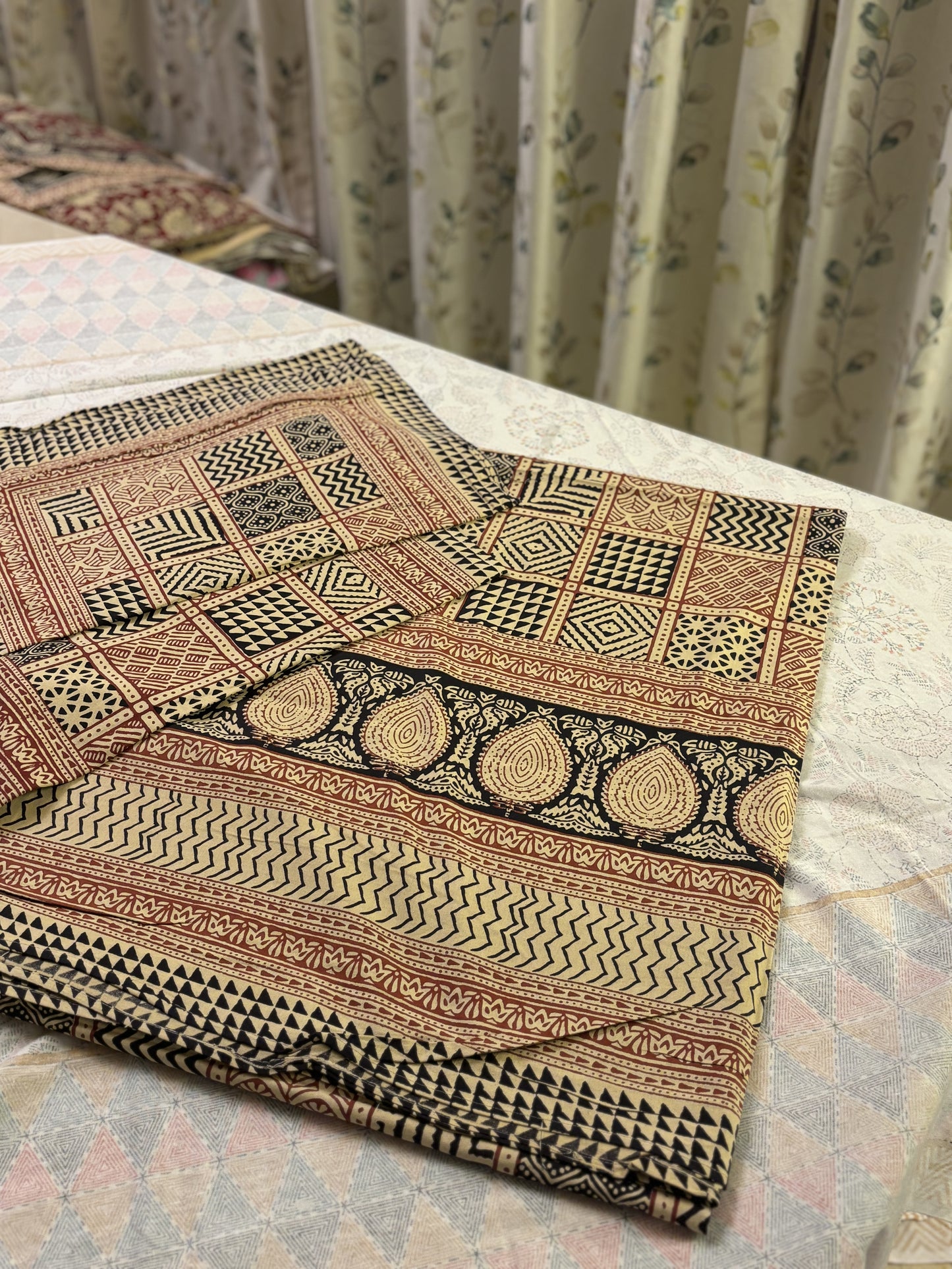 Maroon & Black Geometric Print Cotton Bedsheet Set