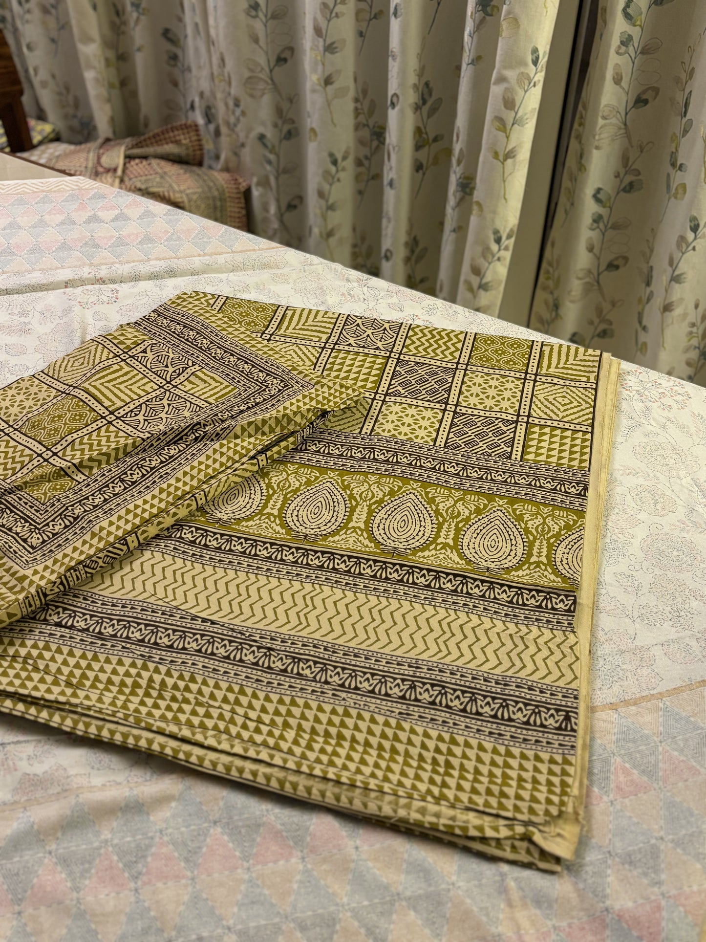 Olive Green Geometric Print Cotton Bedsheet Set