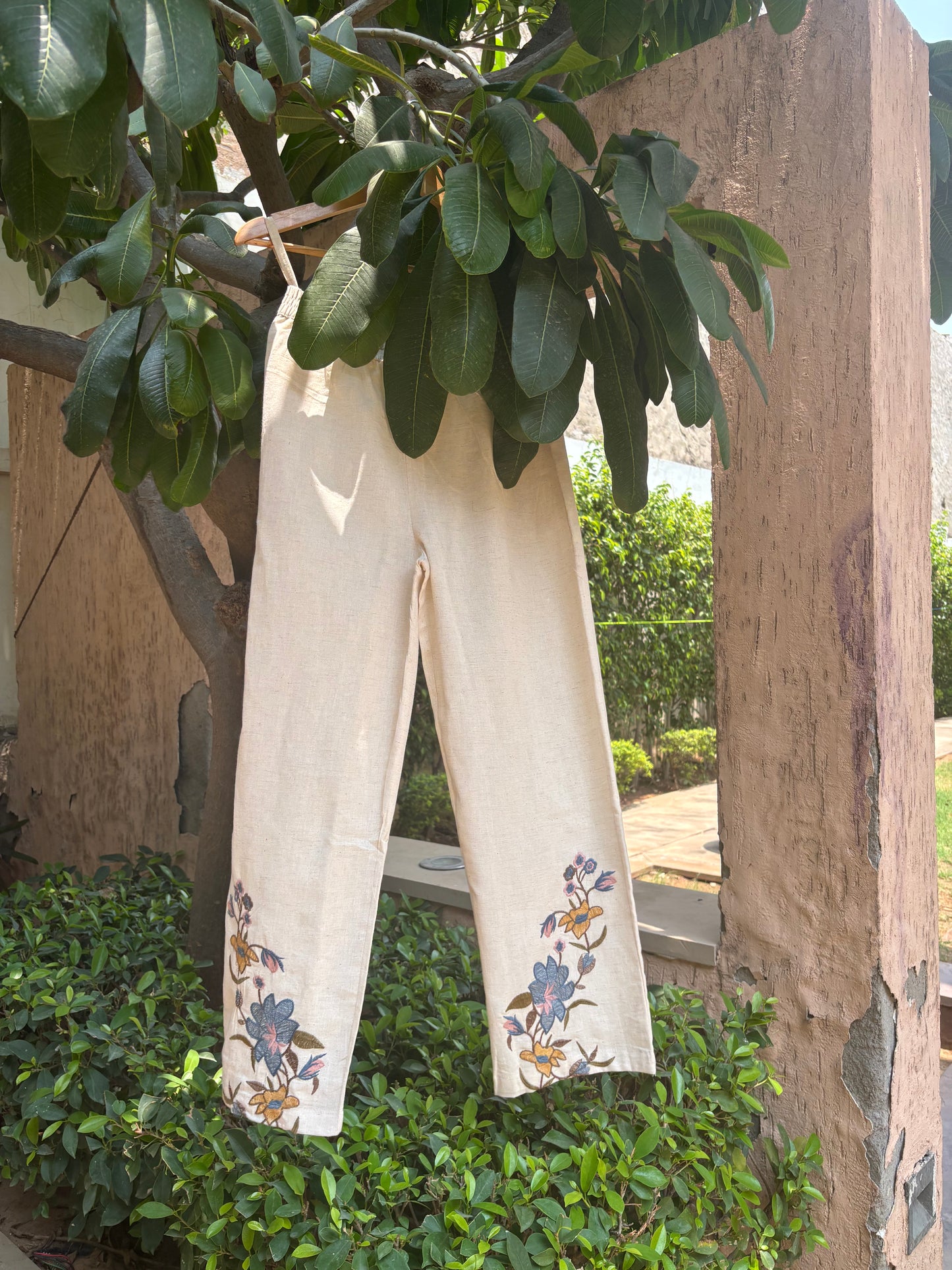 Floral Embroidered V-neck Cotton Straight Suit Set