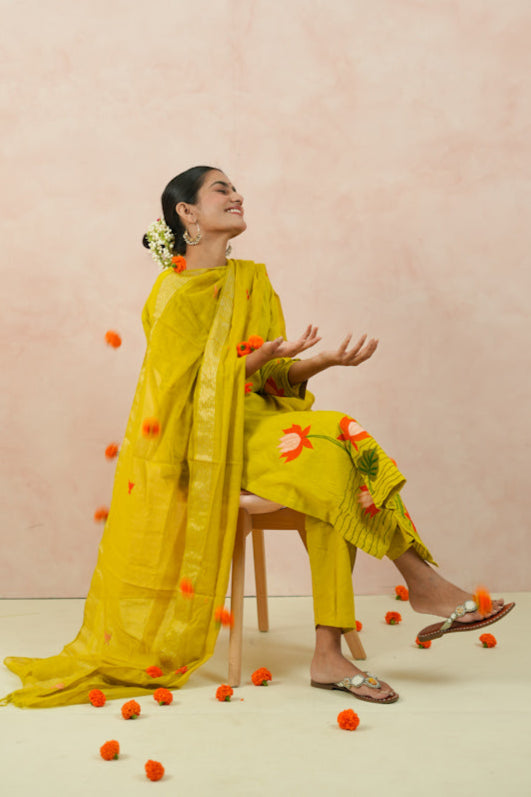 Green Pure Mulmul Kurta Set with Lotus Appliqué Work