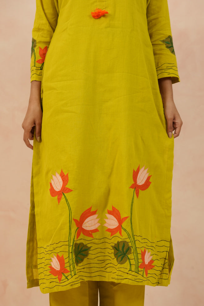 Green Pure Mulmul Kurta Set with Lotus Appliqué Work