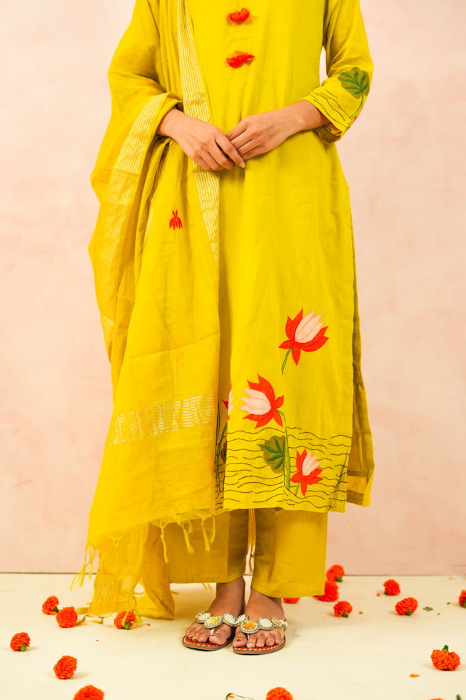 Green Pure Mulmul Kurta Set with Lotus Appliqué Work