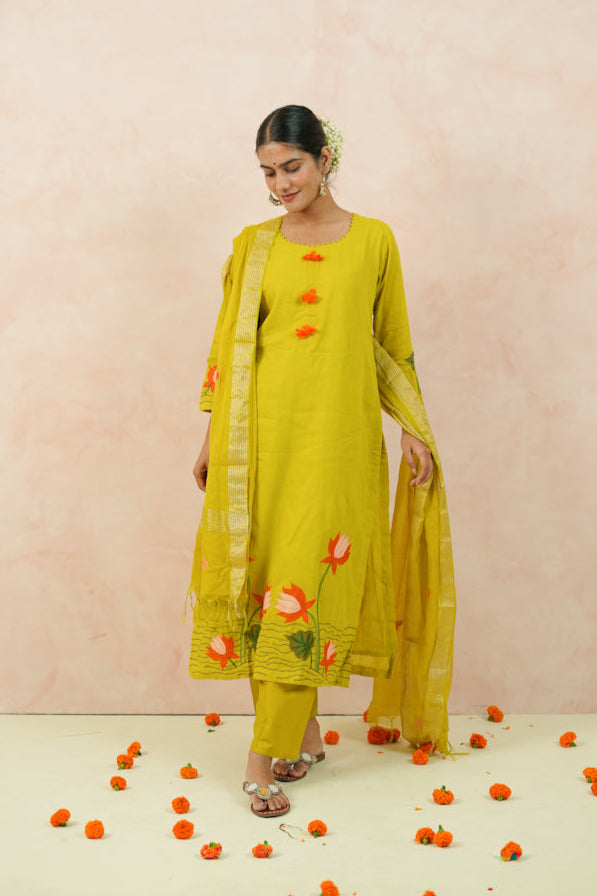 Green Pure Mulmul Kurta Set with Lotus Appliqué Work