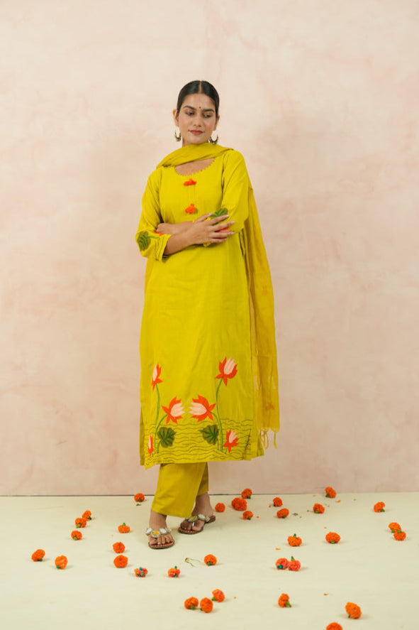 Green Pure Mulmul Kurta Set with Lotus Appliqué Work